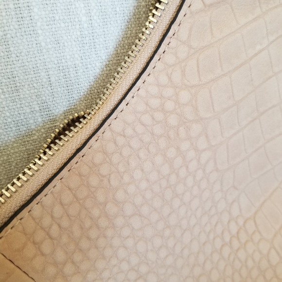 Vince Camuto Meliss Tan Color Leather Crossbody bag EUC - Picture 5 of 16